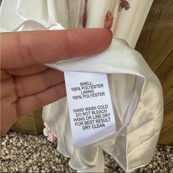 Elegant Cream and Blush Floral Wrap Maxi Dress 🌿 - Picture 11 of 12